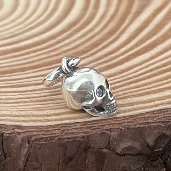 Pandora ME Skull Mini Dangle - Picture 2 of 5